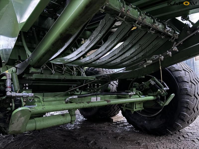 Krone Big Pack 4X4 baler with bale trailer 57