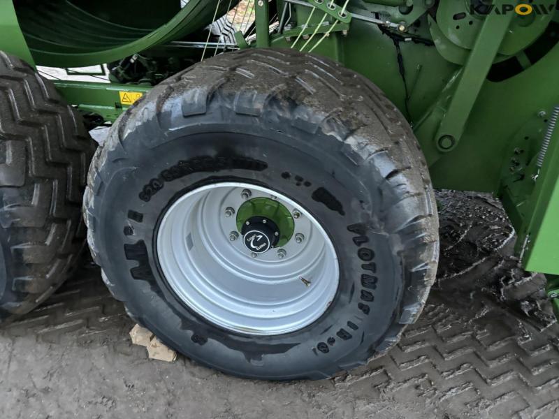 Krone Big Pack 4X4 baler with bale trailer 64