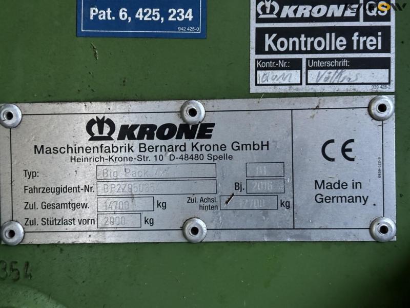 Krone Big Pack 4X4 baler with bale trailer 83