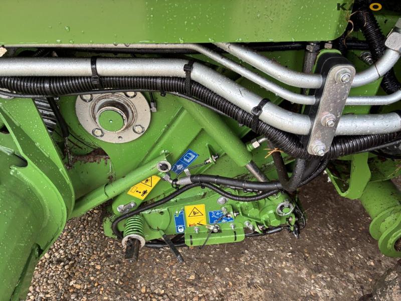 Krone Comprima CF155 XC Plus round baler 38