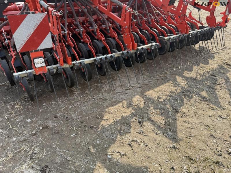 Kuhn 4030 power harrow seeding kit 43