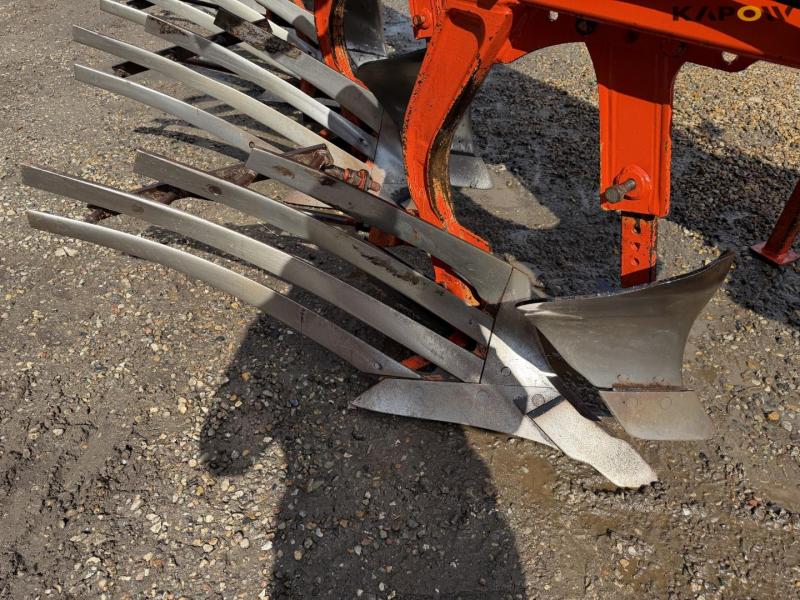 Kuhn Vari-Master 151 5 furrow plough 38