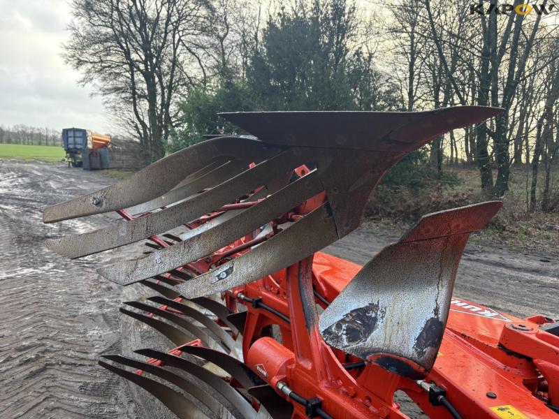 Kuhn Vari-Master 183 6-furrow plough 19