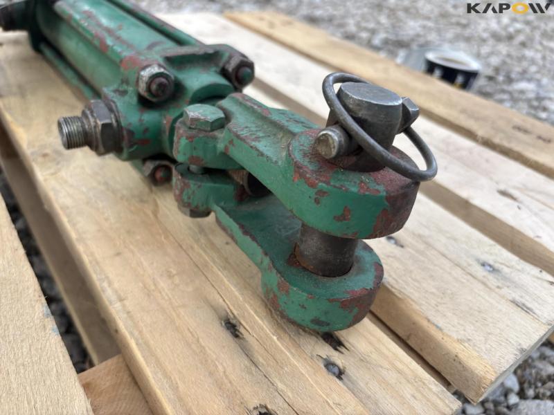 Kverneland cylinder for furrow adjustment 7