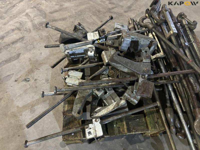 Locks for twin wheels 10