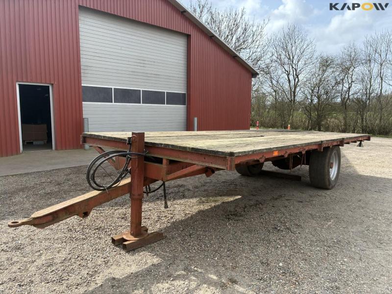Flatbed truck 1