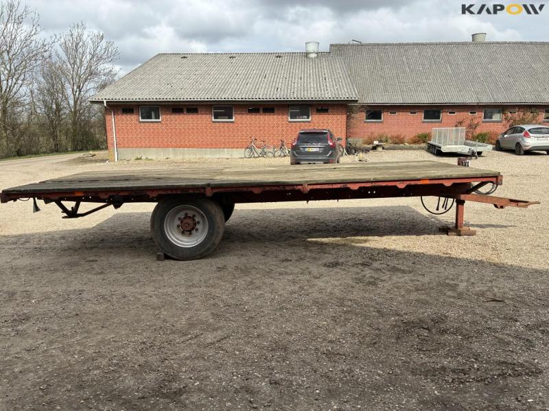 Flatbed truck 4