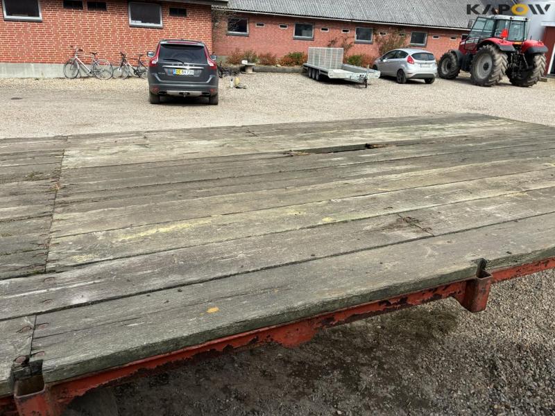 Flatbed truck 14