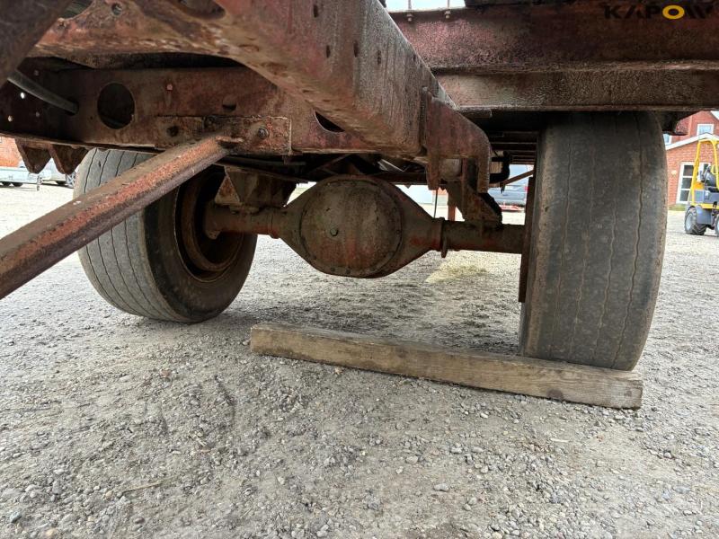 Flatbed truck 20