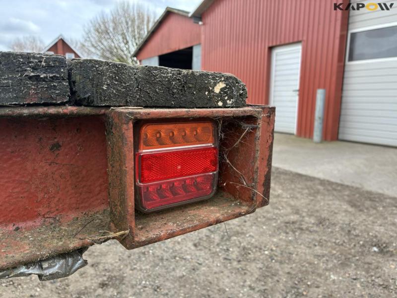 Flatbed truck 21