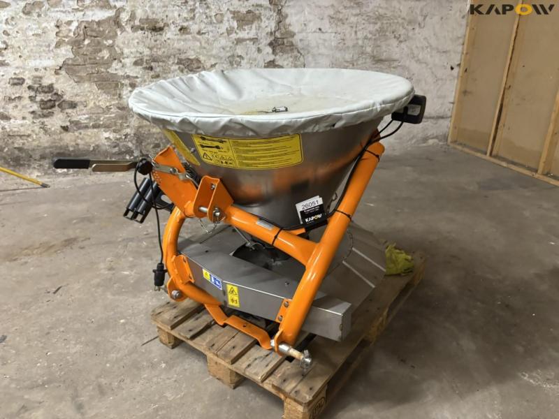 LS Cosmo P-Pro 180 salt spreader - NEW 1
