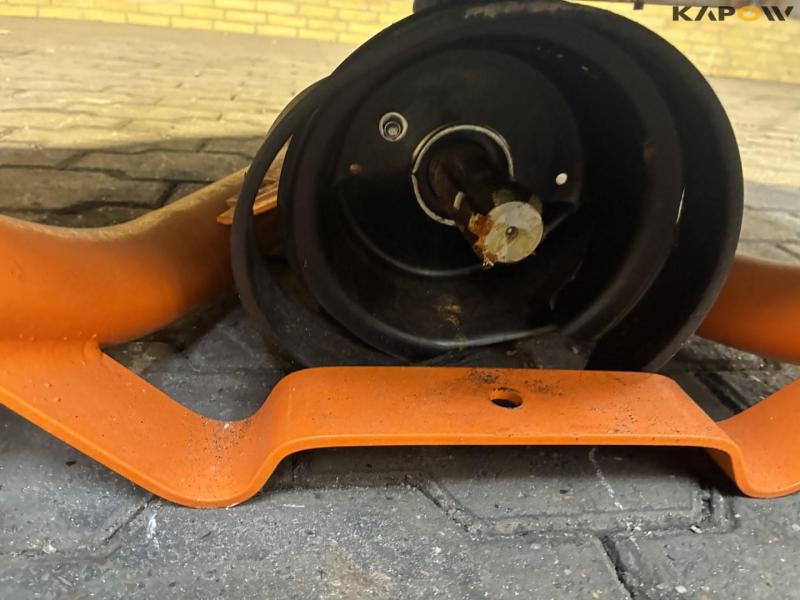 LS Cosmo P-Pro 180 salt spreader - NEW 5