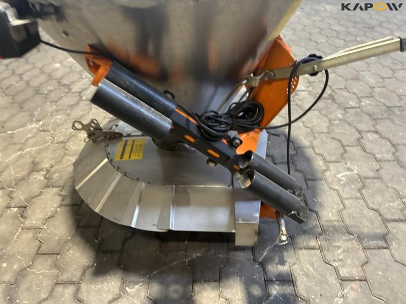 LS Cosmo P-Pro 180 salt spreader - NEW 10