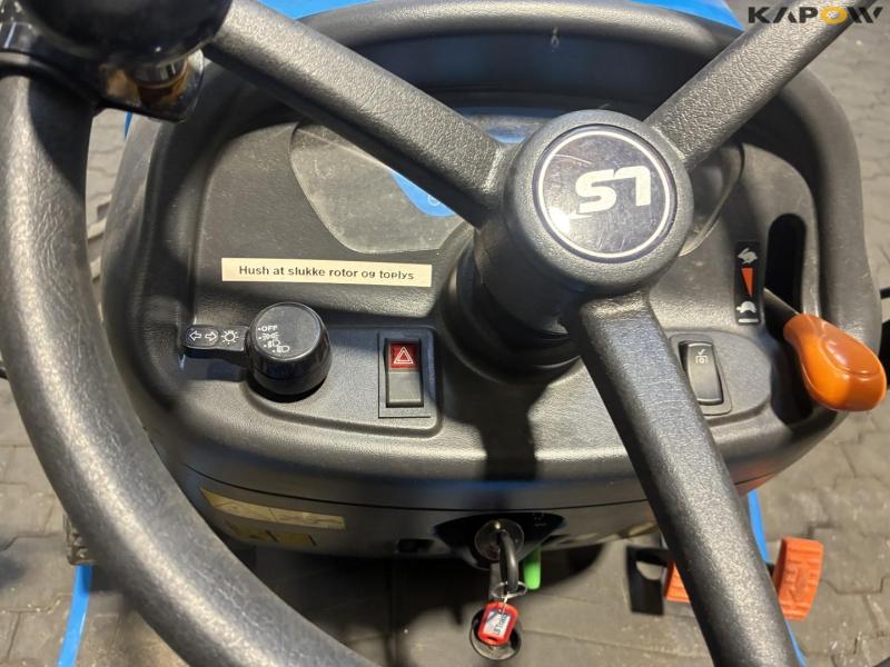 LS XJ25 hst tractor 4WD 33