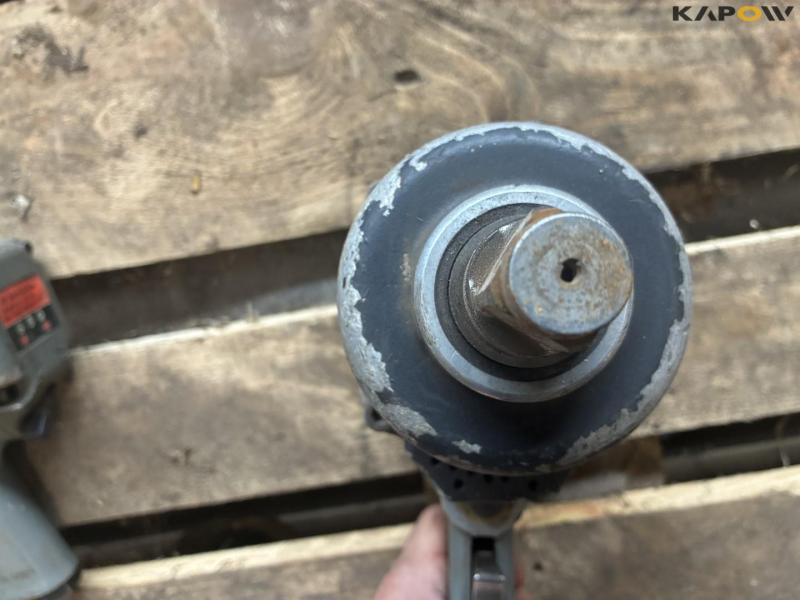 Air wrenches 12