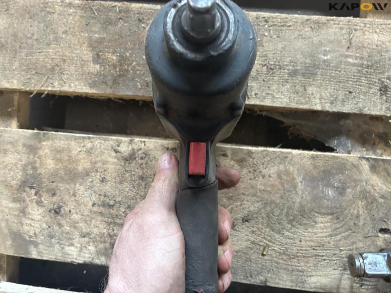 Air wrenches 19