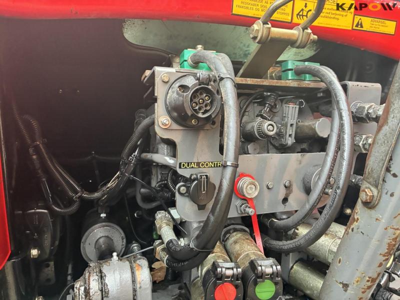 Massey Ferguson 7480 tractor 32