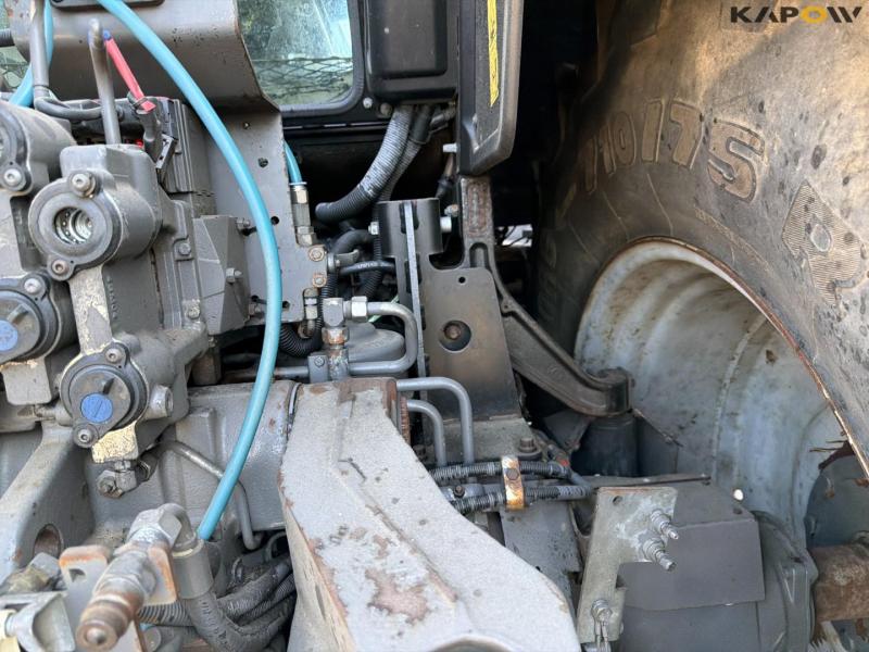 Massey Ferguson 8690 tractor with front loader 34