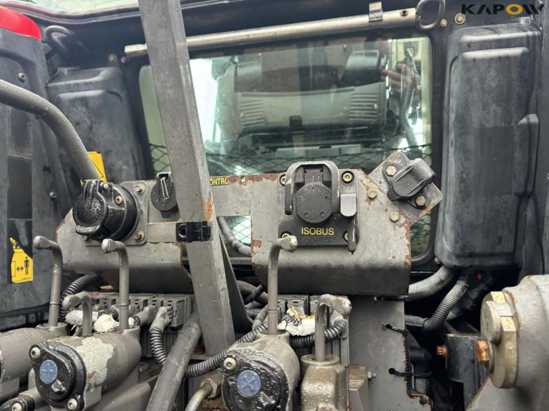 Massey Ferguson 8690 tractor 34