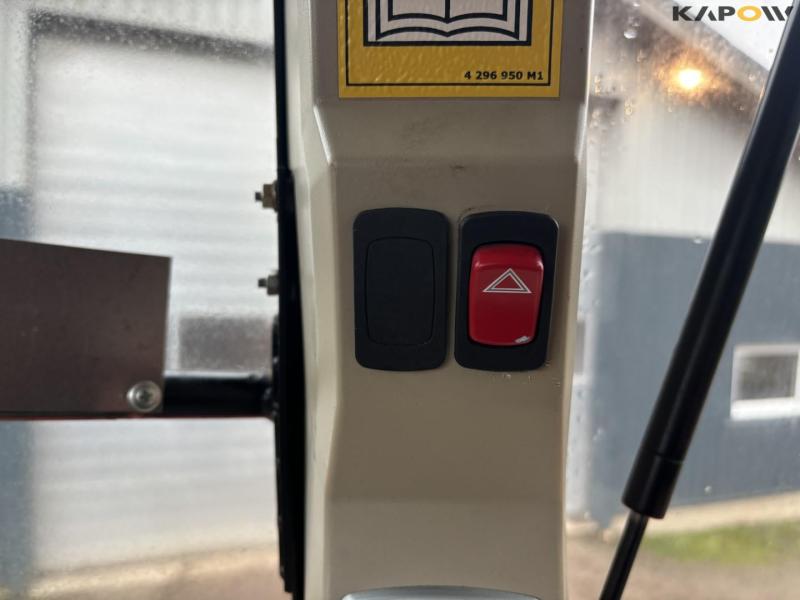 Massey Ferguson 8690 tractor 65