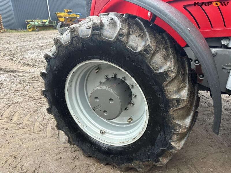 Massey Ferguson 8690 tractor 71