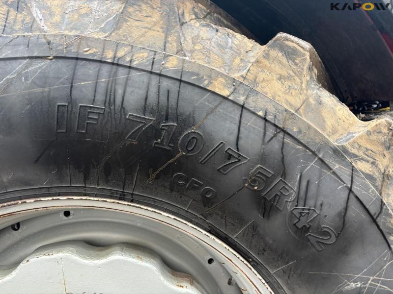 Massey Ferguson 8690 tractor 79