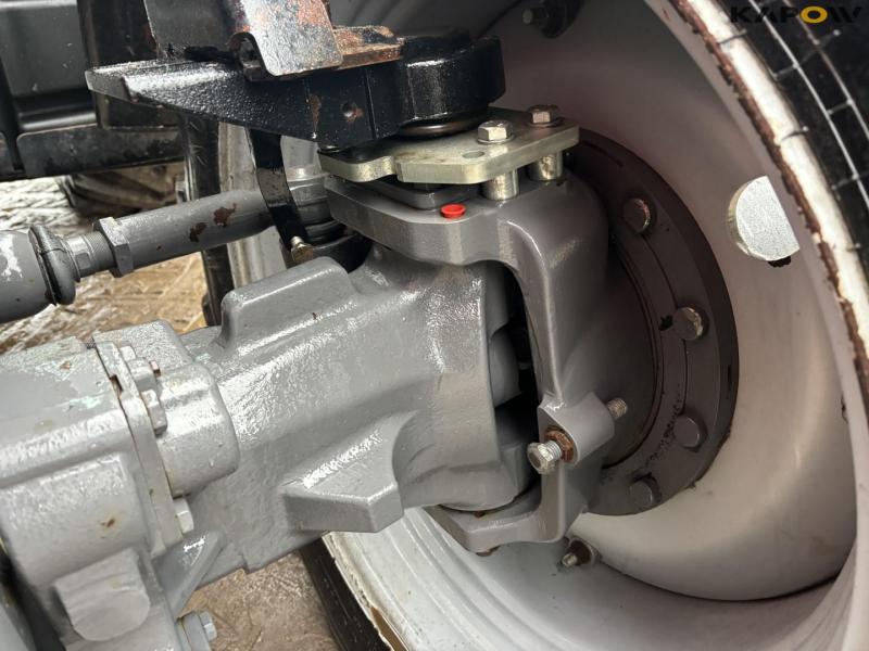 Massey Ferguson 8740S tractor 11