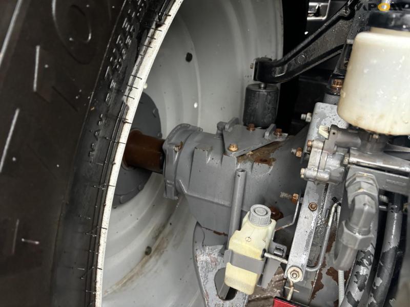 Massey Ferguson 8740S tractor 33