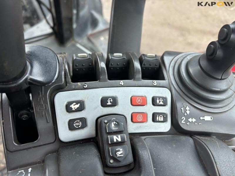 Massey Ferguson 8740S tractor 56