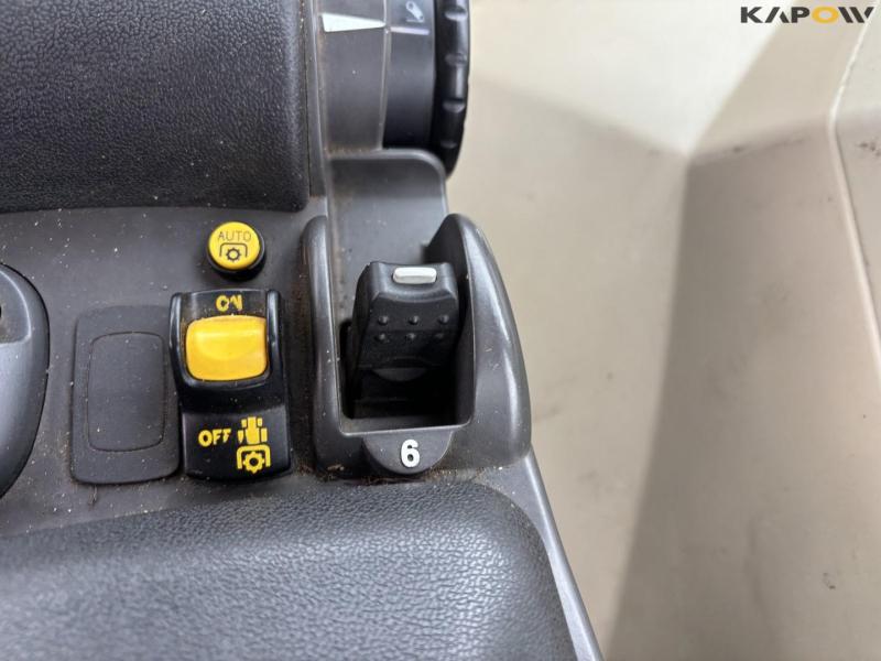 Massey Ferguson 8740S tractor 62