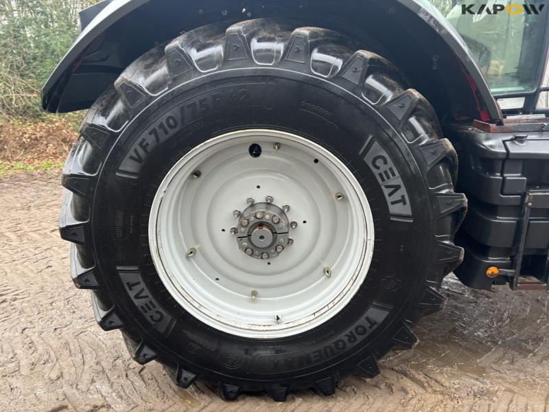 Massey Ferguson 8740S tractor 79
