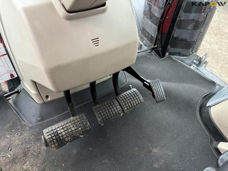 Massey Ferguson 8740S tractor 50