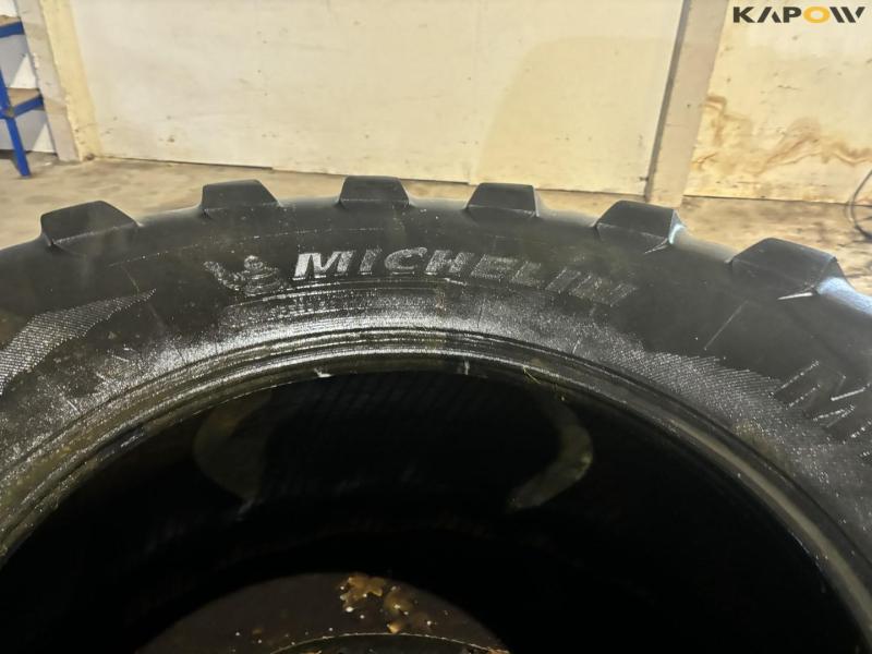 Michelin 1050/50-R32 tires 26