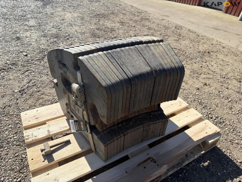 New Holland 900kg front weight 9