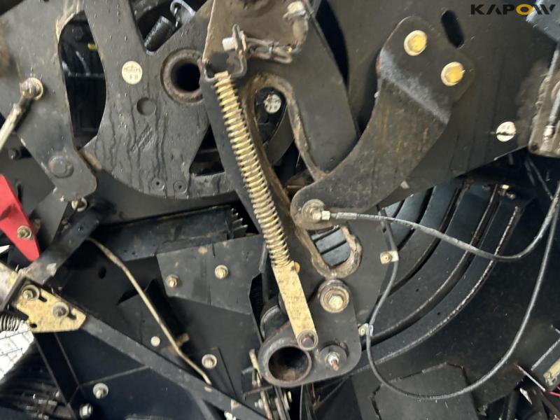 New Holland BB9080 baler 32