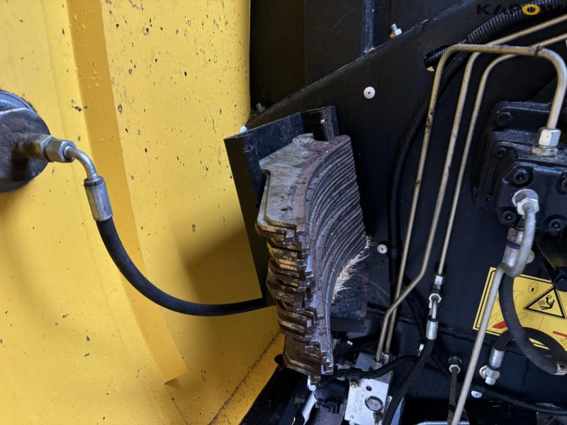 New Holland BB9080 baler 34