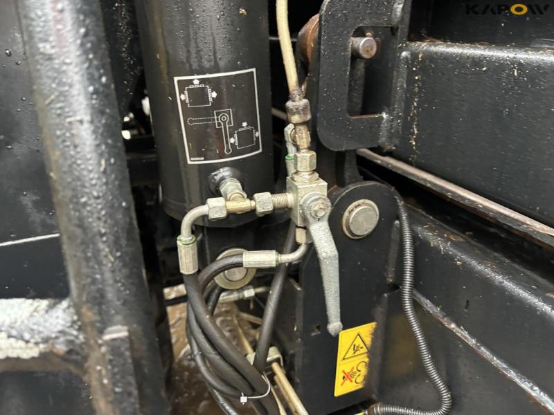 New Holland BB9080 baler 47