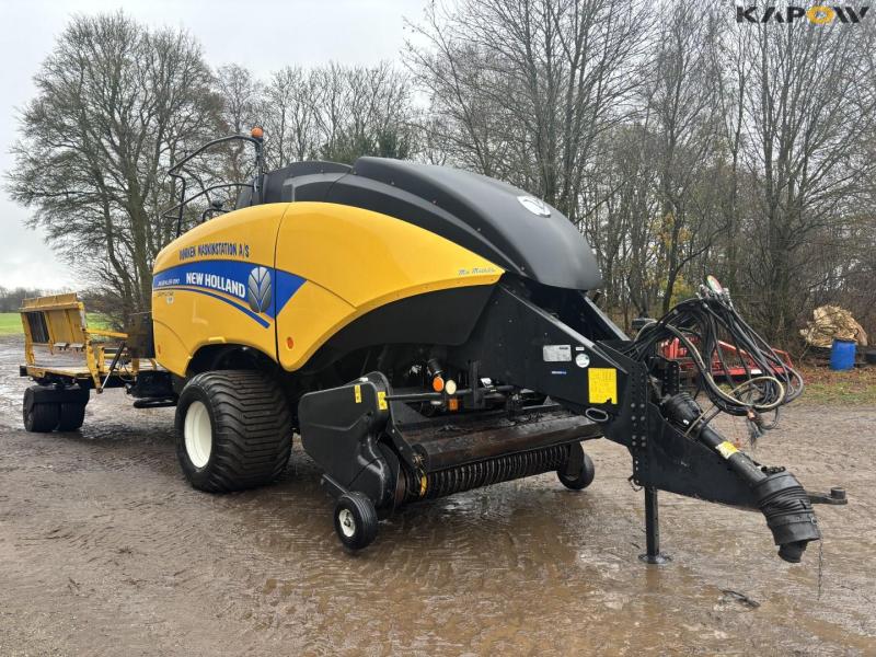 New Holland Bigbaler 890 with bale trailer 3