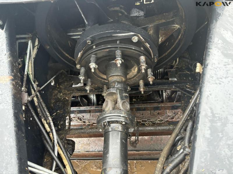 New Holland Bigbaler 890 with bale trailer 20