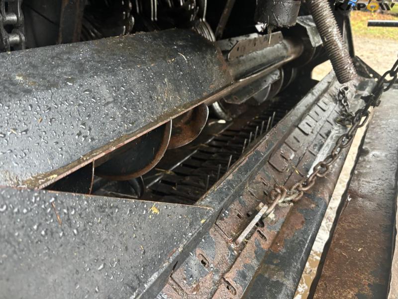 New Holland Bigbaler 890 with bale trailer 27