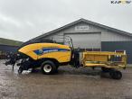 New Holland Bigbaler 890 with bale trailer 7