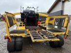 New Holland Bigbaler 890 with bale trailer 60