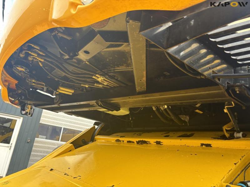 New Holland CX8060 combine harvester 31