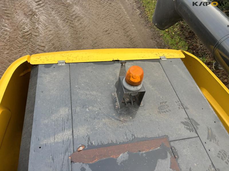 New Holland CX8060 combine harvester 41