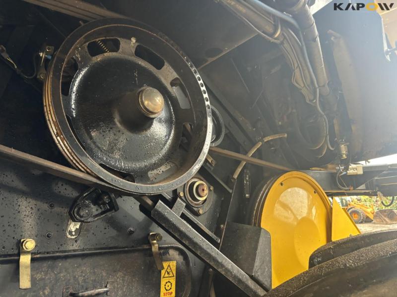 New Holland CX8060 combine harvester 45