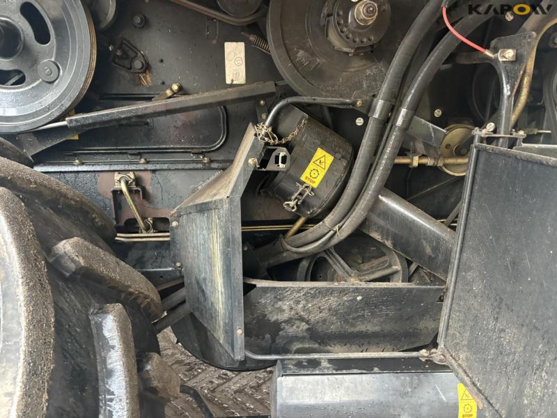 New Holland CX8060 combine harvester 59