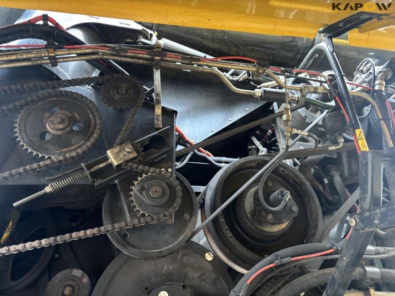 New Holland CX8060 combine harvester 60