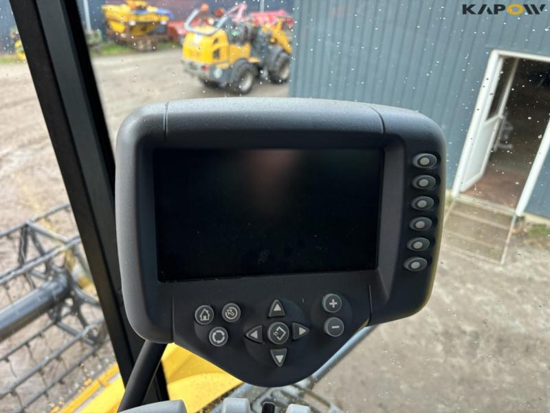 New Holland CX8060 combine harvester 76