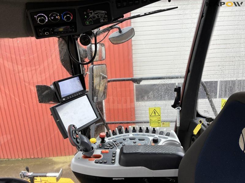 New Holland FR 650 forage harvester 61