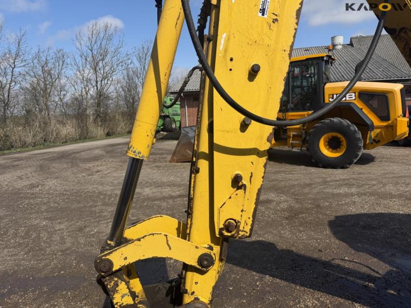 New Holland LB115B-4PS backhoe loader 23